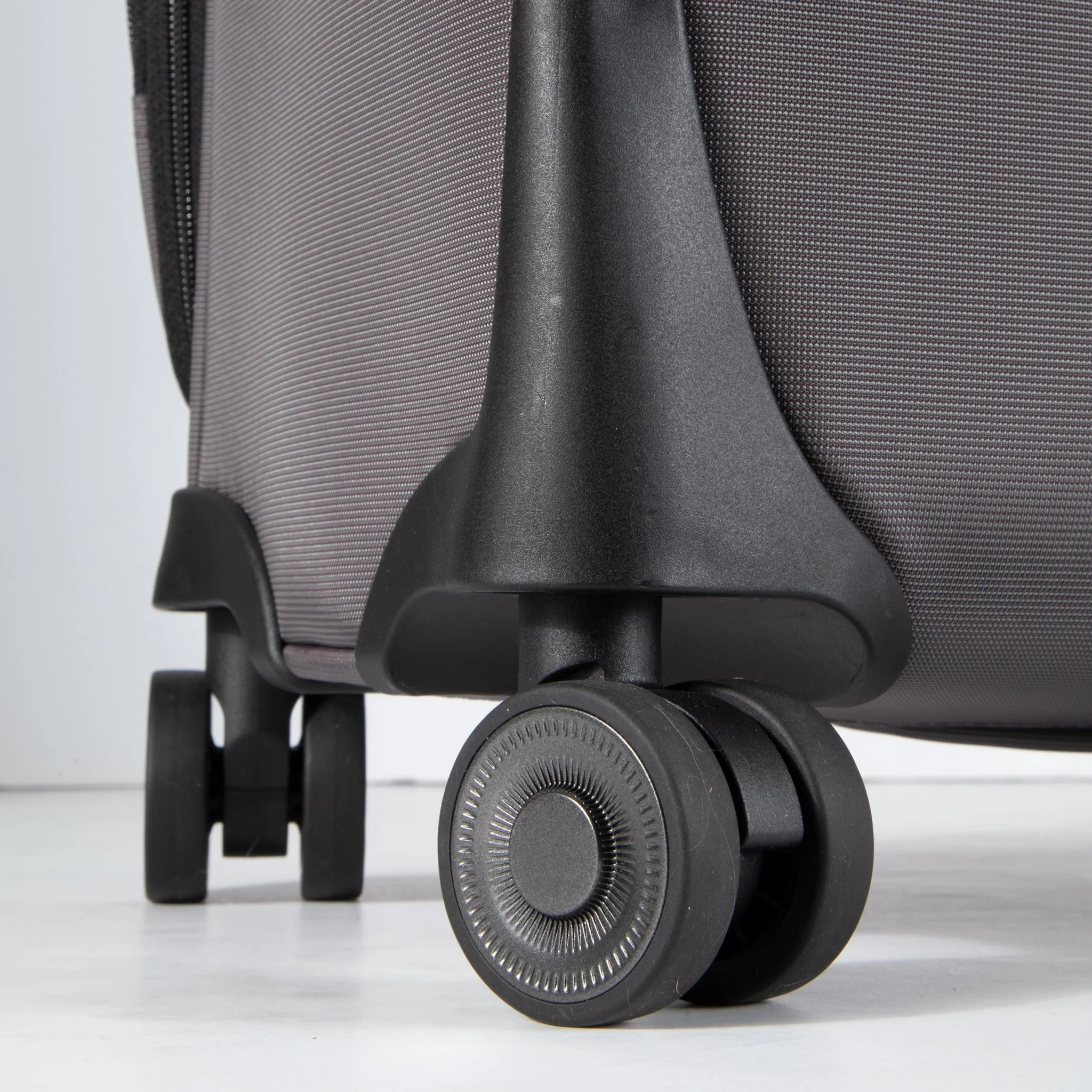 Montecito 3.0 Softside Large Check-In Expandable Spinner - Image 7