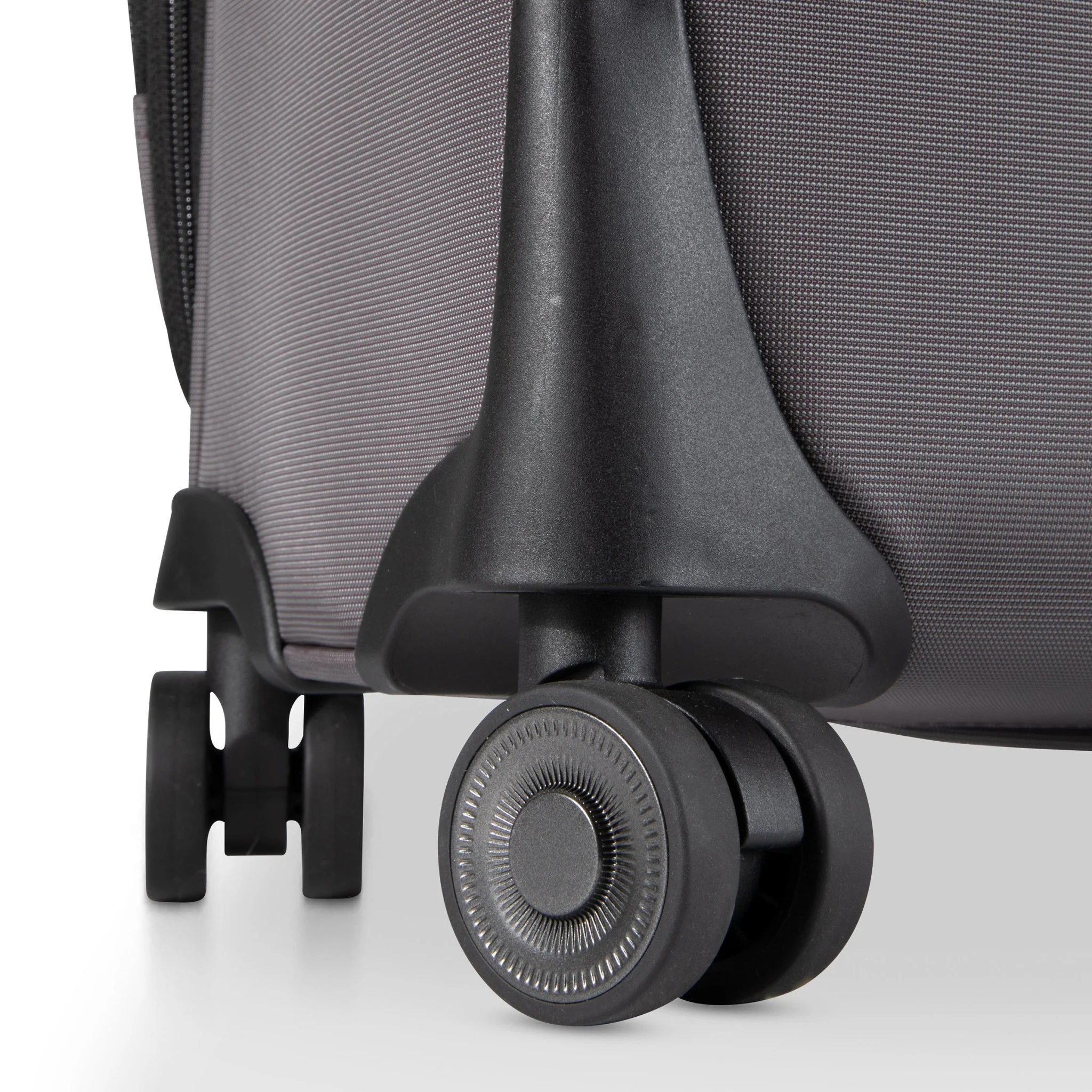Montecito 3.0 Softside Medium Check-In Expandable Spinner - Image 21